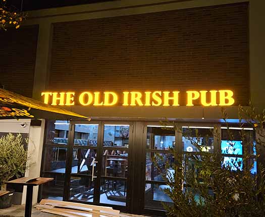 verlichte doosletters profiel 6 the old irish pub voor klantcase